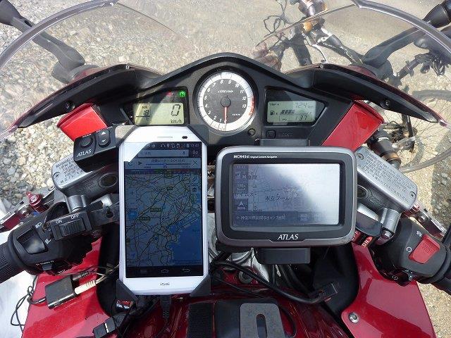 スマホナビとバイク用ナビの両方を取り付け